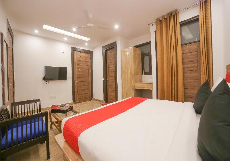 Отель Collection O 30076 Main Chhatarpur Road Asola