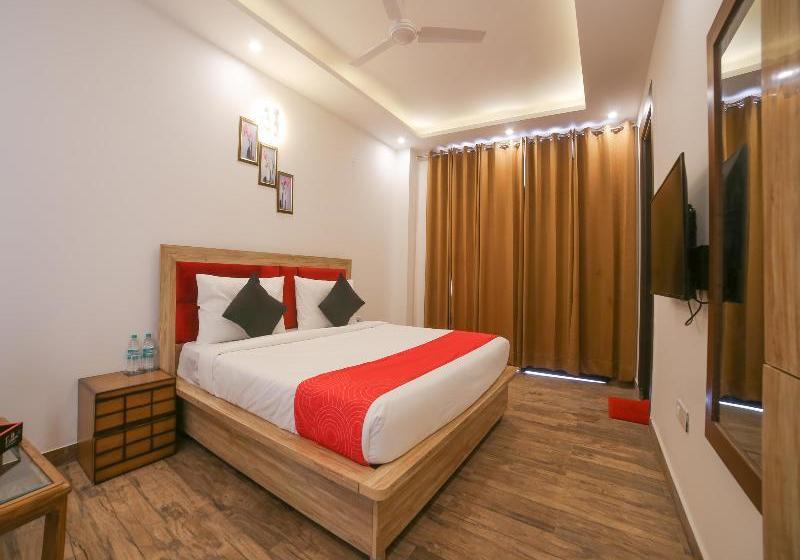 Отель Collection O 30076 Main Chhatarpur Road Asola