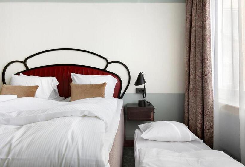 בית מלון כפרי Gio; Bw Signature Collection