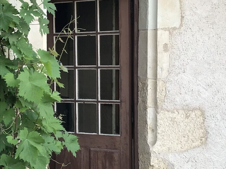 Отель The Originals Le Manoir De Pierre Levée