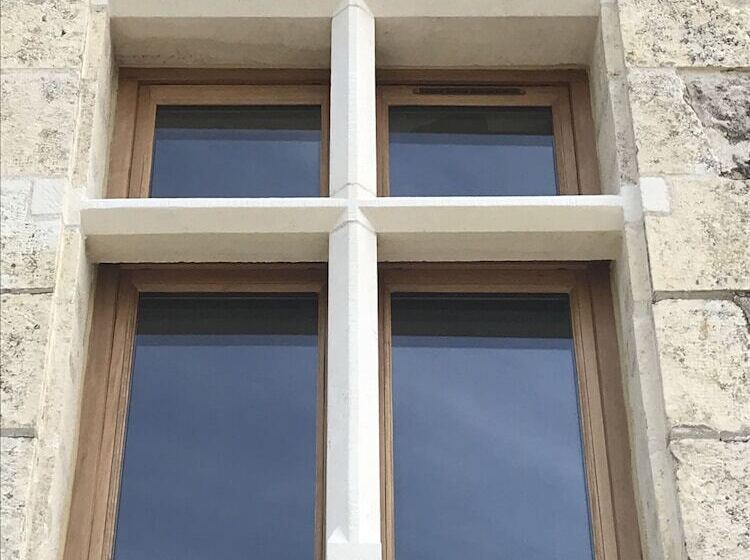 Отель The Originals Le Manoir De Pierre Levée