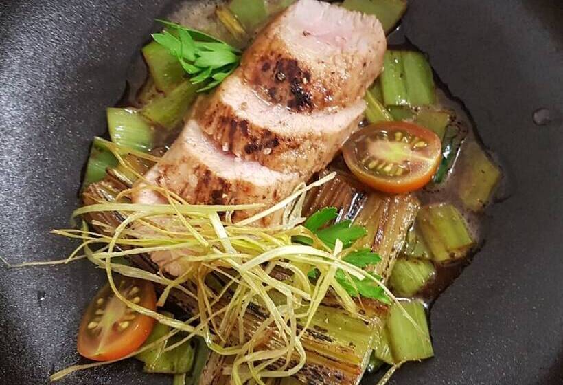 Отель The Originals Le Manoir De Pierre Levée