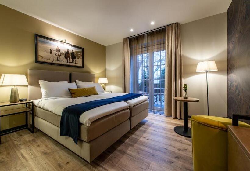 Отель Mondragon