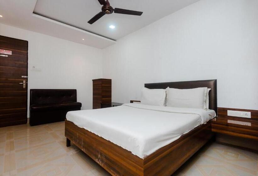 هتل Spot On 37530 Selfie Dhaba