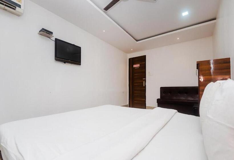 هتل Spot On 37530 Selfie Dhaba