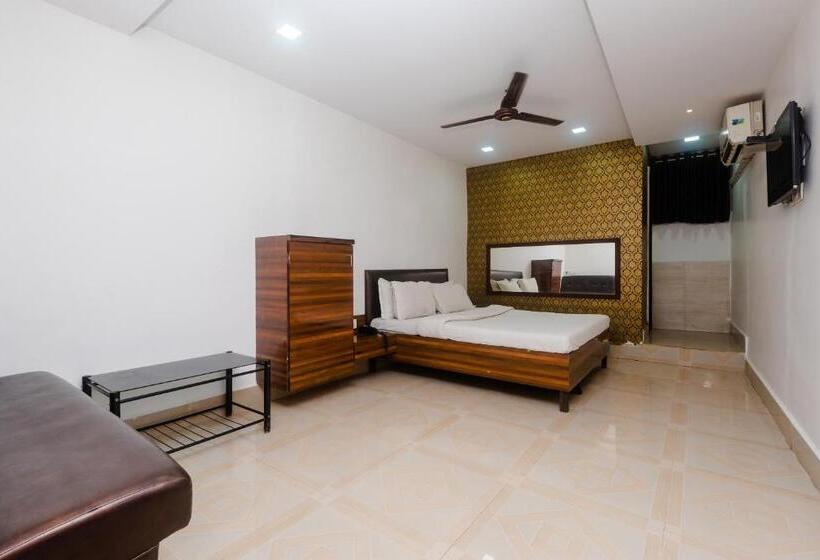 هتل Spot On 37530 Selfie Dhaba