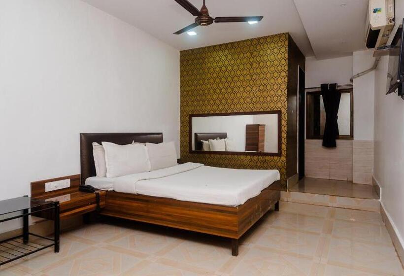 هتل Spot On 37530 Selfie Dhaba