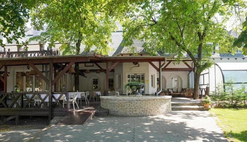 ホテル Szalajka Fogadó és étterem