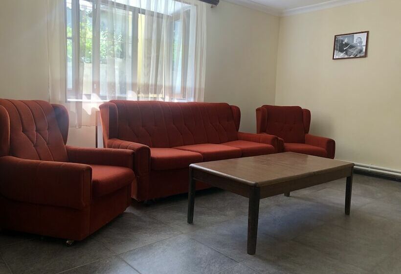 Пансион Check Inn Dilijan