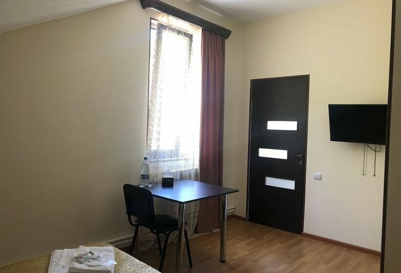 Пансион Check Inn Dilijan