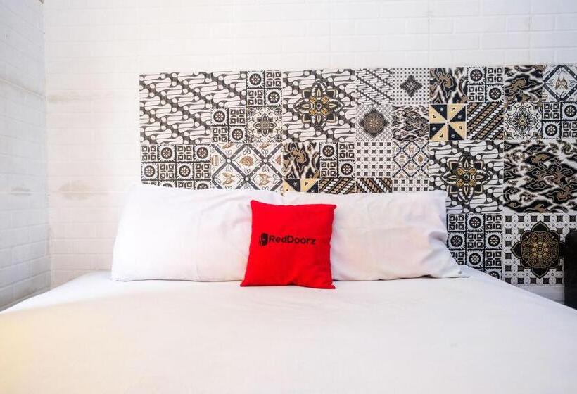 ペンション Reddoorz Syariah @ Colomadu 2