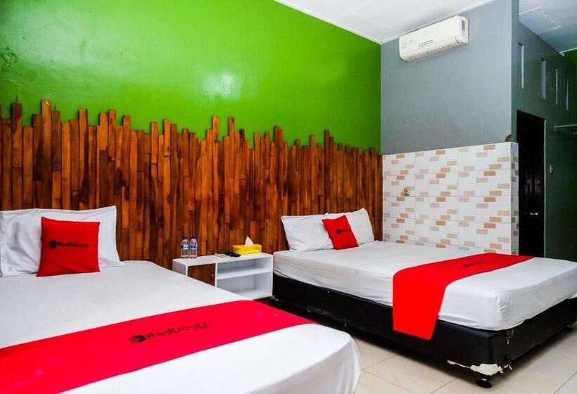 ペンション Reddoorz Syariah @ Colomadu 2