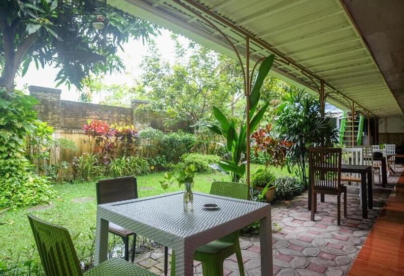 ペンション Reddoorz Syariah @ Colomadu 2