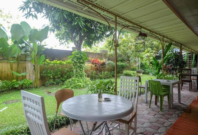 ペンション Reddoorz Syariah @ Colomadu 2