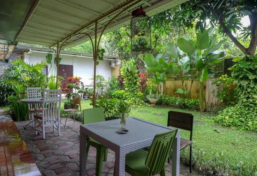 ペンション Reddoorz Syariah @ Colomadu 2