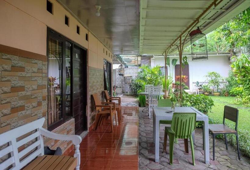 ペンション Reddoorz Syariah @ Colomadu 2