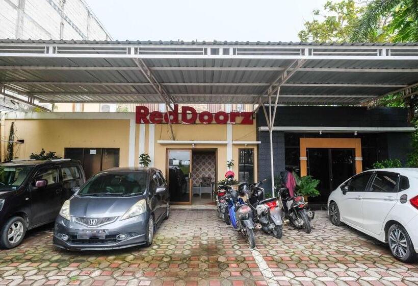 ペンション Reddoorz Syariah @ Colomadu 2