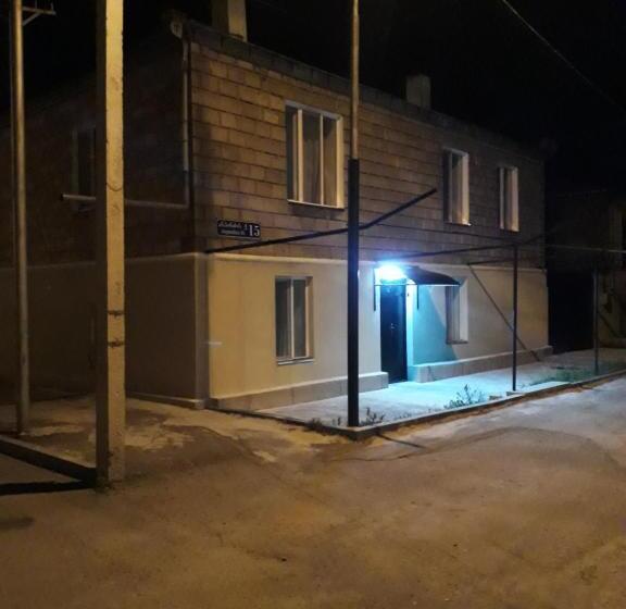 پانسیون Vardzia