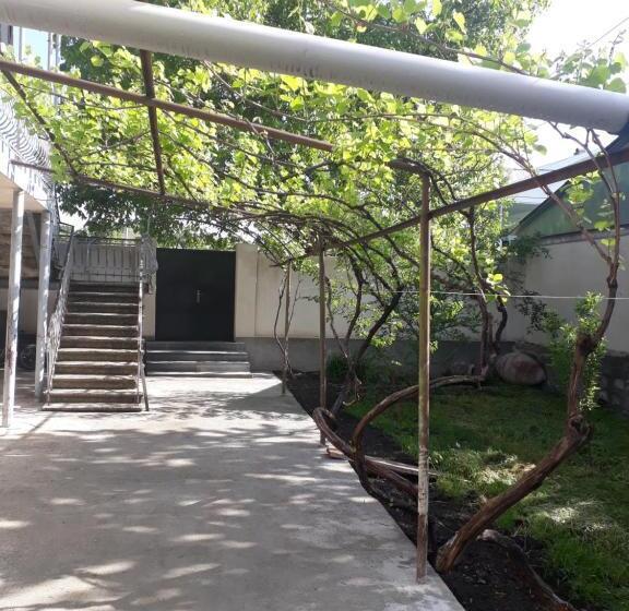 پانسیون Vardzia