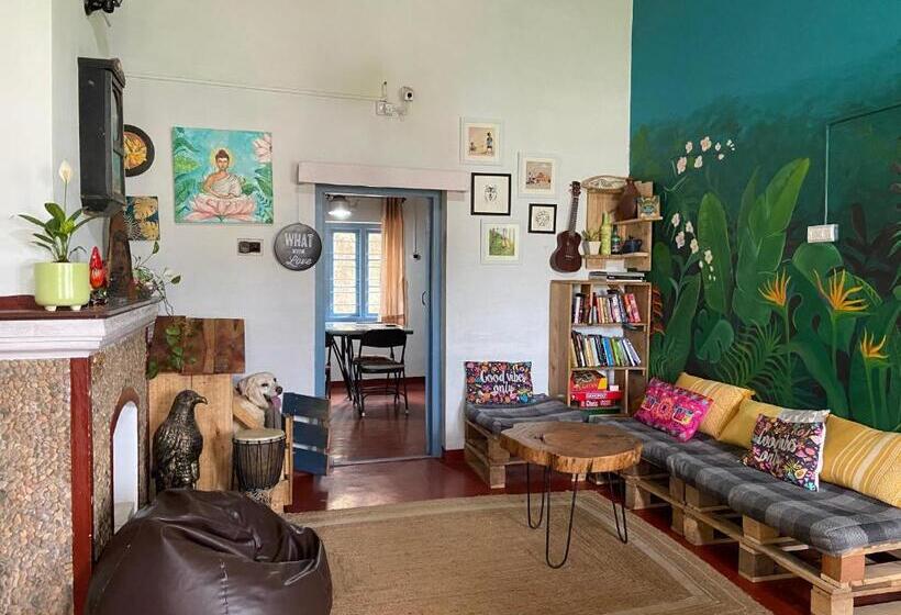 The Birdhouse Backpackers Hostel