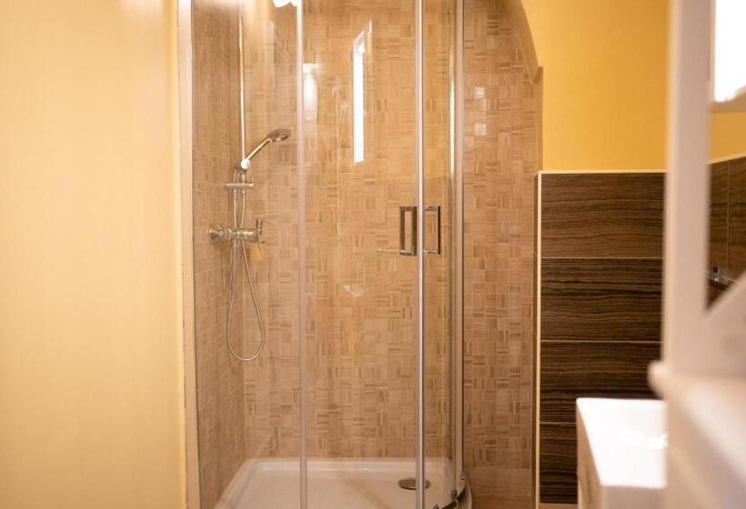 هاستل Patrick's Pub