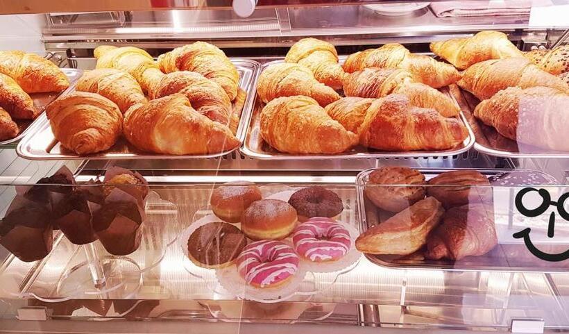 ベッドアンドブレックファースト Regina Viarum