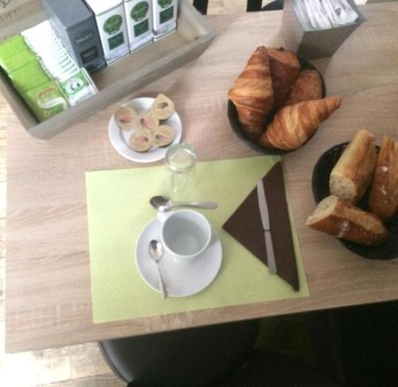 Отель L Occitan