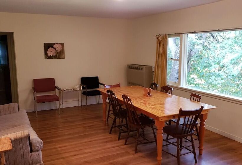 فندق Miners Bay Lodge