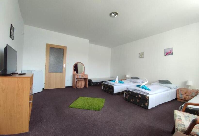 בית מלון כפרי Ostaš Police Nad Metují