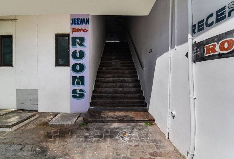 Hotel Oyo 30545  Jeevan Park