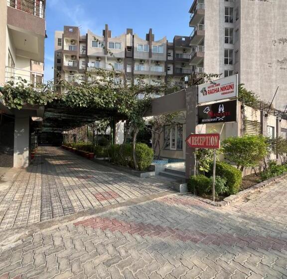 Отель Shri Radha Nikunj Opposite Prem Mandir