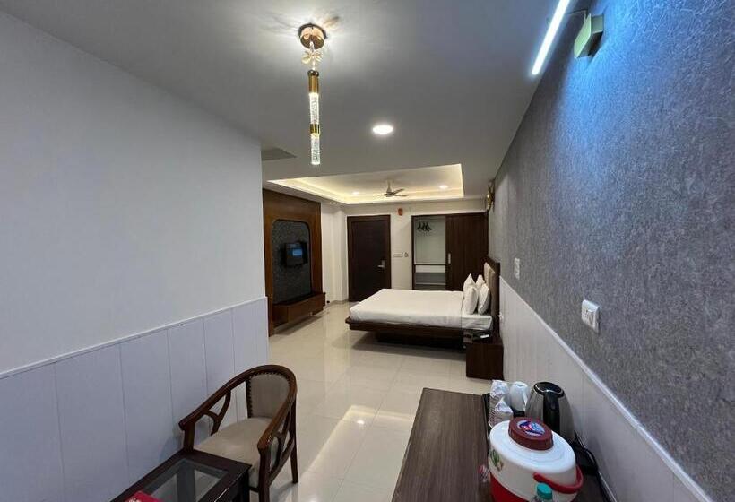 Отель Shri Radha Nikunj Opposite Prem Mandir