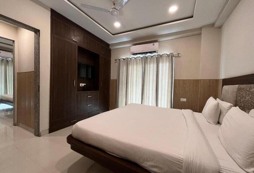 Отель Shri Radha Nikunj Opposite Prem Mandir