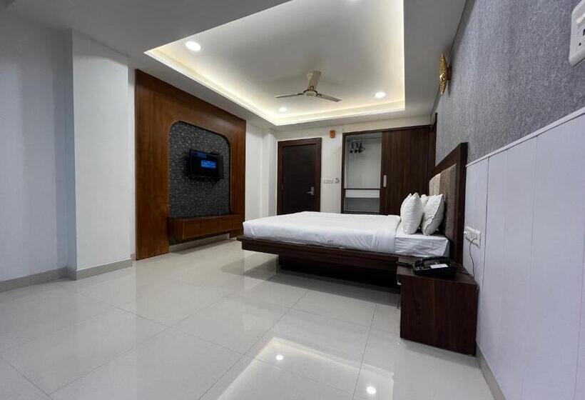 Отель Shri Radha Nikunj Opposite Prem Mandir