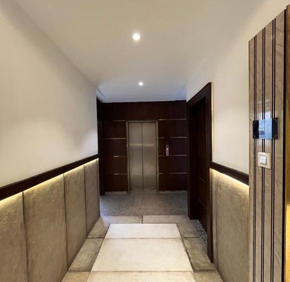 Отель Shri Radha Nikunj Opposite Prem Mandir