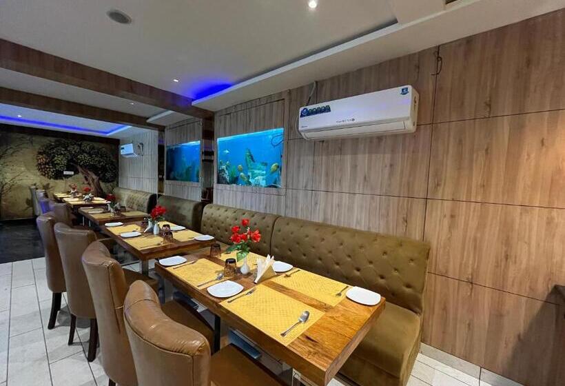 Отель Shri Radha Nikunj Opposite Prem Mandir