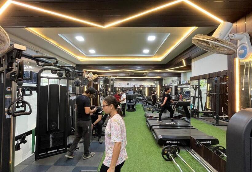 Отель Shri Radha Nikunj Opposite Prem Mandir