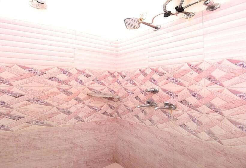 فندق Spot On 38121 Sunshine Lodge