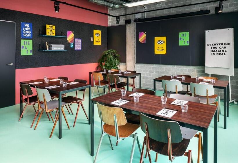 هتل The Social Hub Berlin Alexanderplatz