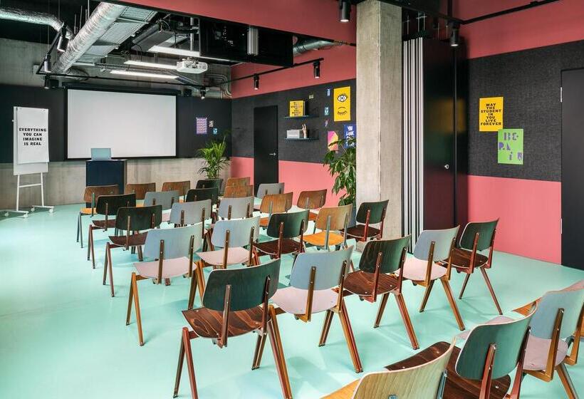 هتل The Social Hub Berlin Alexanderplatz