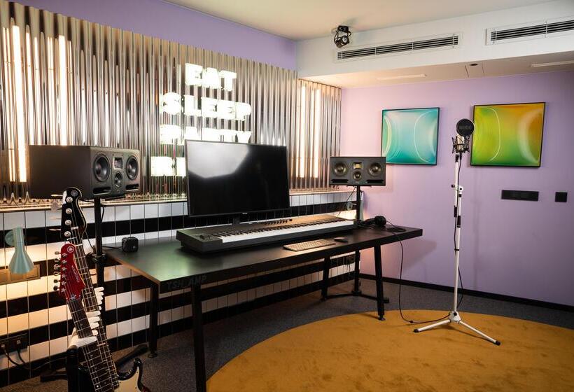 هتل The Social Hub Berlin Alexanderplatz