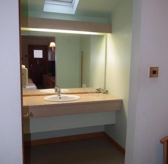 بنسيون The Red Lion Tavern