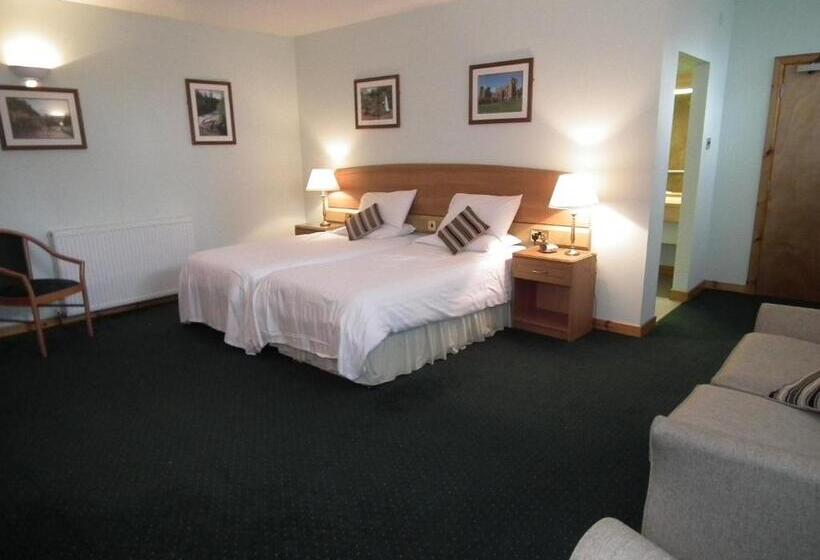 بنسيون The Red Lion Tavern