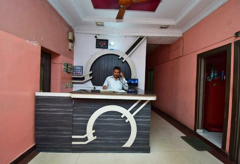 Spot On 37294 Hotel Elite Plaza