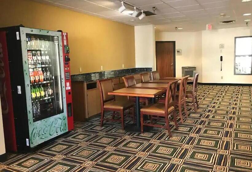 הוסטל Norwood Inn & Suites Eagan St Paul & Mall Of America