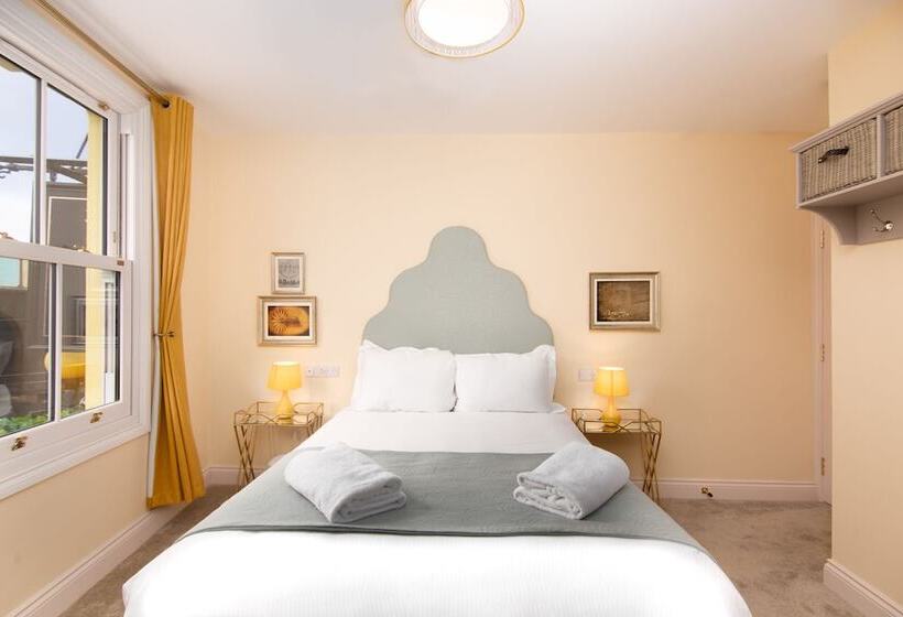 Bed and Breakfast Caboose