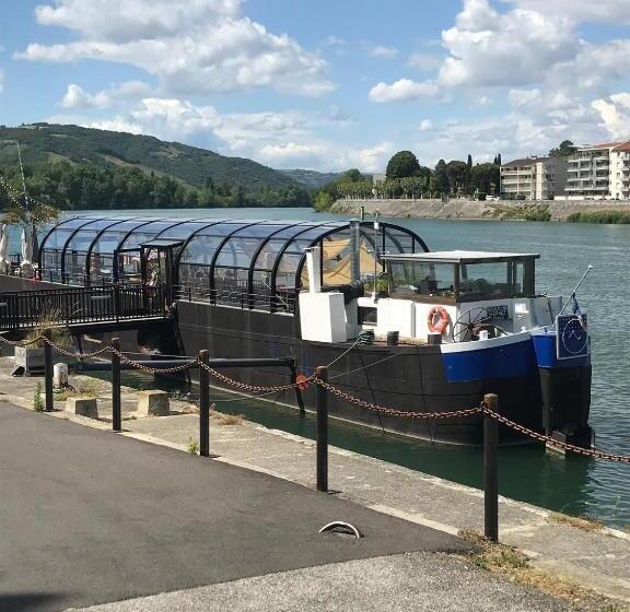 مبيت وإفطار Gîte Le Pied Du Géant   Local Sécurisé Pour Les Vélos