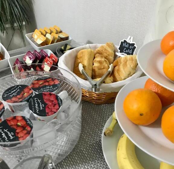 مبيت وإفطار Helmsman Guesthouse