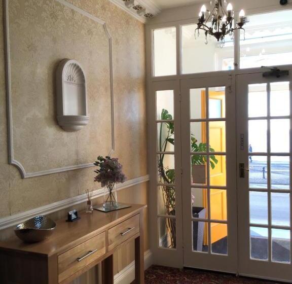 مبيت وإفطار Helmsman Guesthouse