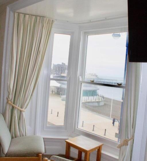 مبيت وإفطار Helmsman Guesthouse